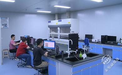 赤壁 錨定“高效為企業辦成一件事” 全力優化營商環境 助推電子專用材料研發新突破